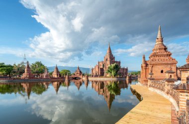 Ruili 'de Dai tarzı mimari, Yunnan Eyaleti, Çin.