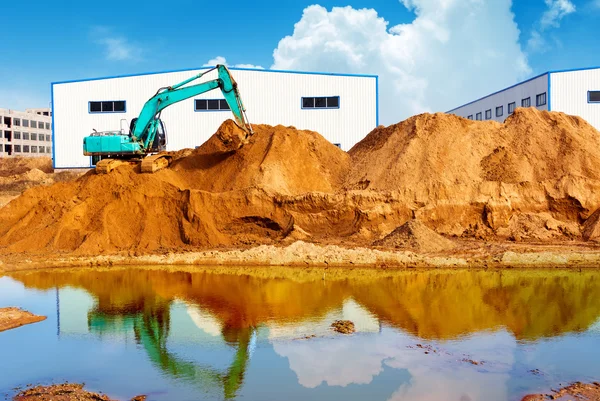 Locais de construção e reflexão — Fotografia de Stock