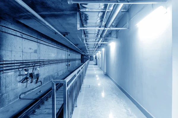 Túnel del metro, imagen en tono azul . — Foto de Stock