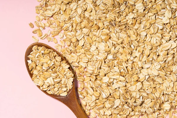 Avena Sativa, Yulaf gevreğinin bilimsel adıdır. Aveia ya da Avena olarak da bilinir. Tahta kaşıkta sağlıklı taneler
