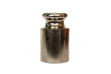 Beyaz doğal arka planda kimyasal dengeden küçük ağırlıklar.