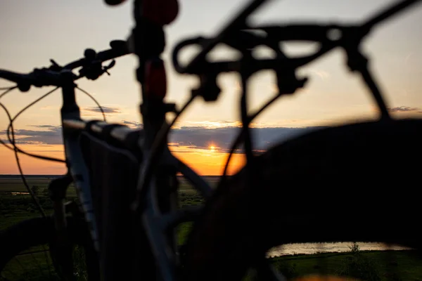 Por Sol Fotografado Através Detalhes Bicicleta Frente Fundo Borrado Com — Fotografia de Stock