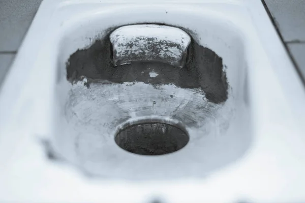 Old Public Floor Standing Toilet Broken Tiles Rust Foreground Background — Stock Photo, Image