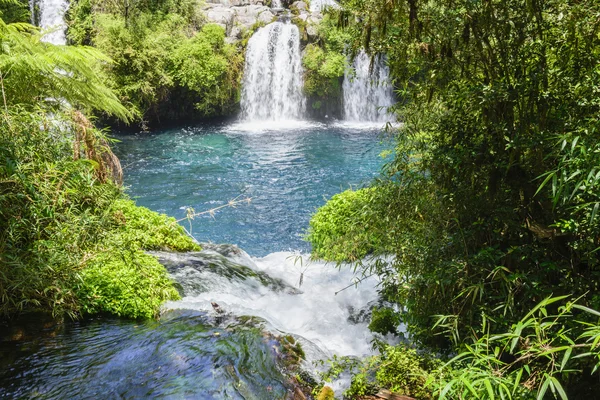 Cascadas de Ojos del Caburgua, Chile — Foto de Stock