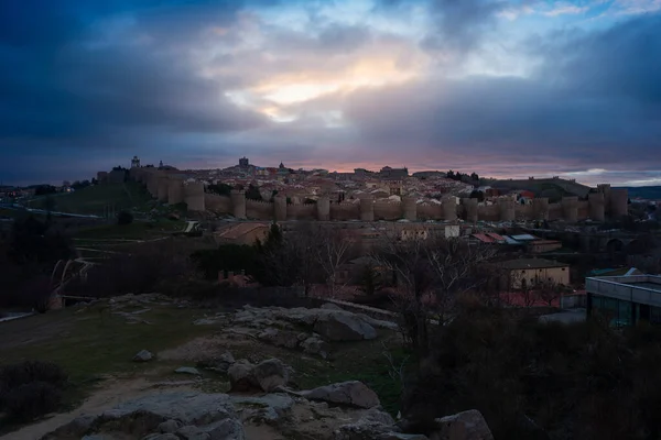 Blick Auf Die Mittelalterliche Stadtmauer Von Avila Von Los Cuatro — Stockfoto