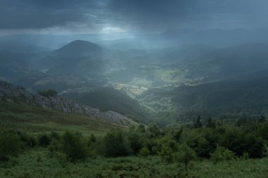 İspanya 'nın Bask bölgesindeki Aramaio vadisi.