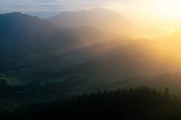 Aramaio Tal Bei Sonnenaufgang Baskenland Spanien — Stockfoto