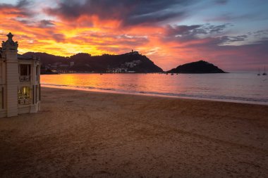 La Concha sahilinden gün batımı, Donostia-San Sebastian, Bask Ülkesi, İspanya