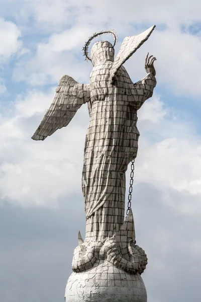 Статуя Девы Марии Кито на холме Панесильо, Эквадор — стоковое фото