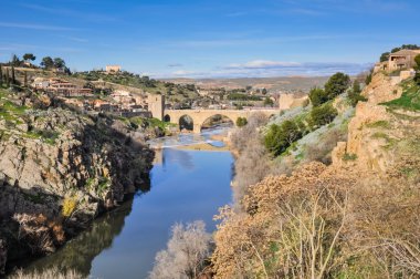 Tagus Nehri ve köprü San Martin, Toledo (İspanya)