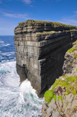 döngü baş uçurumlar, İrlanda