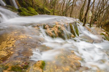 Entzia dağ silsilesi (İspanya, şelaleler)