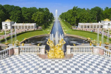 Peterhof Sarayı, St Petersburg Grand Cascade ve deniz kanal