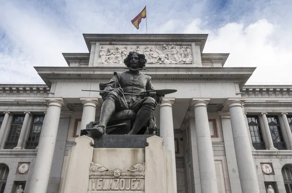 Estátua de Velazquez no Museu do Prado, Madrid (Espanha ) — Fotografia de Stock