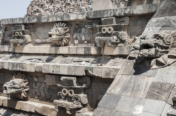 Tempel van quetzalcoatl, teotihuacan (mexico) — Stockfoto