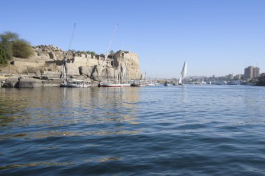 Yelken yakınındaki Aswan (Mısır Nil)