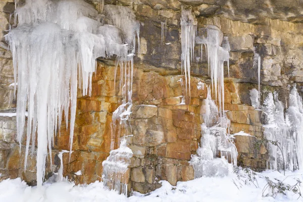 Icicles over a cliff, Cebollera range, La Rioja (Spain) — Stock Photo, Image