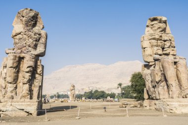 Pharaoh Amenhotep III, Luxor heykelleri colossi Memnon,