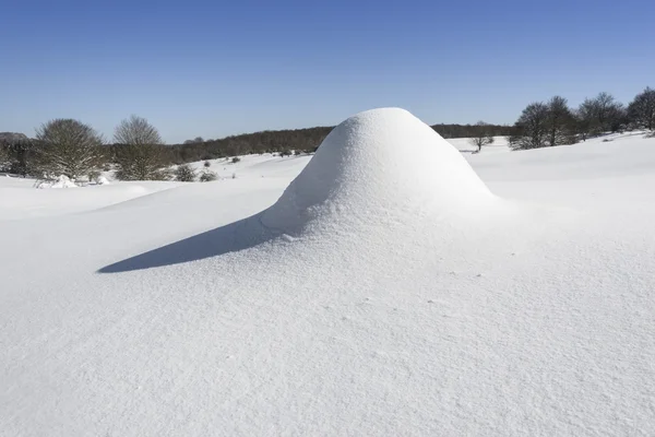 巴斯克地区 (西班牙的 Entzia 山脉，雪景) — 图库照片