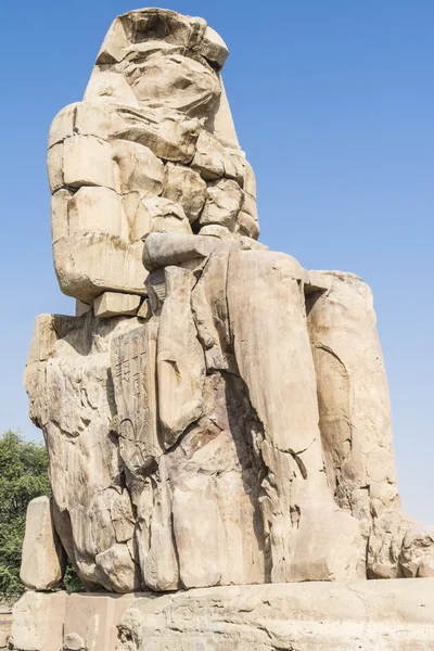 Колосс Мемнона, статуя фараона Аменхотепа III, Луксор — стоковое фото
