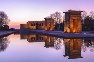 Geceleri de Madrid (İspanya Debod Tapınağı)