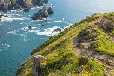 Sahil Biskay yakınındaki San Juan de Gaztelugatxe, Bask Ülkesi (İspanya)