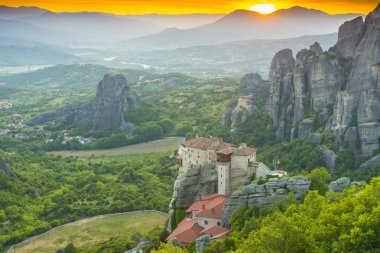 Meteora manastırları gün batımında, Yunanistan