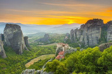 Meteora manastırları gün batımında, Yunanistan