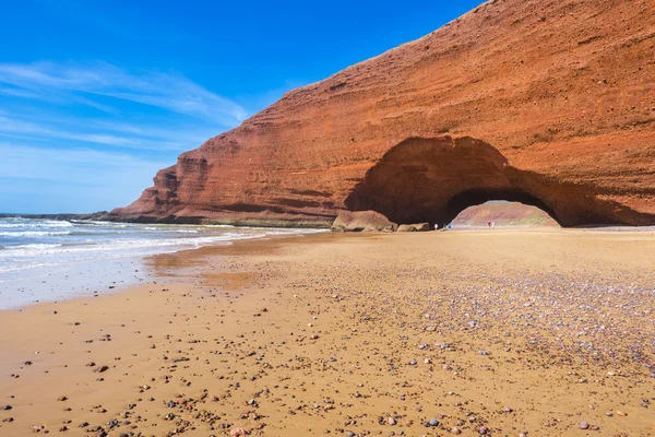 Arc orange sur la plage de Legzira, Maroc — Photo