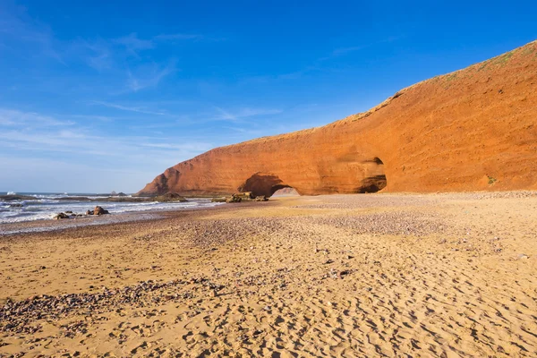 Arco naranja en la playa de Legzira, Marruecos — Foto de Stock