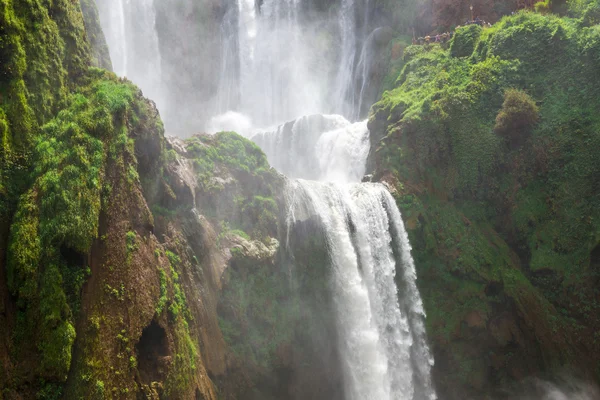 而得名的瀑布，在摩洛哥大地图集 — 图库照片