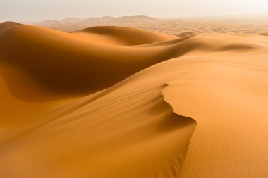 Sahra Çölü 'ndeki kum tepeleri, Merzouga, Fas