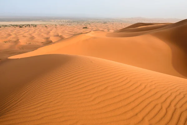 Písečné duny v poušti Sahara, Merzouga, Maroko — Stock fotografie