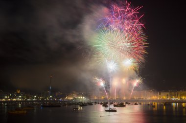 Fireworks uygulamasında Donostia, Gipuzkoa (İspanya)