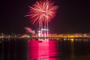 Fireworks uygulamasında Donostia, Gipuzkoa (İspanya)