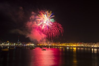 Fireworks uygulamasında Donostia, Gipuzkoa (İspanya)