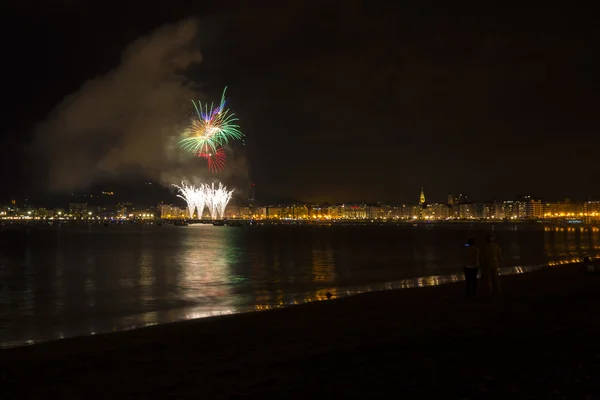 Feuerwerk in donostia, gipuzkoa (Spanien)) — Stockfoto
