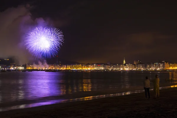 Feuerwerk in donostia, gipuzkoa (Spanien)) — Stockfoto