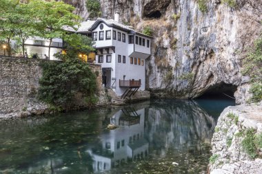 Eski şehir Blagaj Mostar, Bosna-Hersek yakınındaki evinde Derviş
