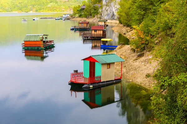 Houseboats of Perucac lake, Tara National Park (Sérvia ) — Fotografia de Stock