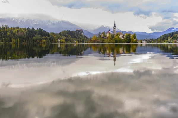 Iglesia en la Isla del Lago Bled, Eslovenia — Foto de Stock