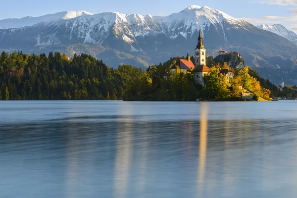 Templom a tó Bled, Szlovénia-szigeten — Stock Fotó