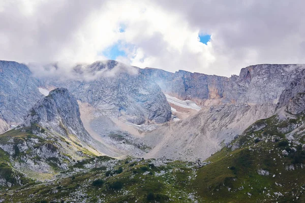 Górski Cyrk Dolina Kształcie Miski Alpejskiej Topniejącymi Lodowcami Łąkami Alpejskimi — Zdjęcie stockowe