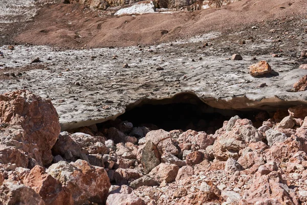 Cueva Glaciar Formada Bajo Glaciar Retroceso Cáucaso —  Fotos de Stock