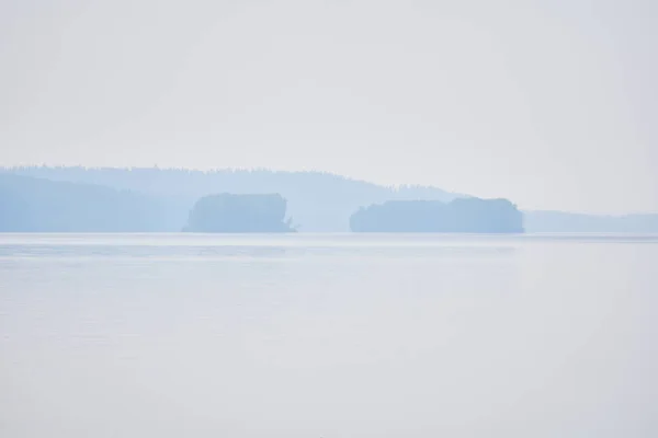 Light Blurred Background Landscape Distant Wooded Islands Morning Fog — Stock Photo, Image