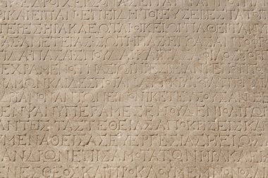 Sivastopol, Kırım - 31 Ocak 2021: Çeronesos 'tan bir mermer levha parçası, Roma' daki elçilikle ilgili antik Yunanca yazıtlar var. 