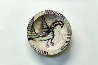 Sivastopol, Kırım - 31 Ocak 2021: Çersoneso Müzesi 'nden 13-14. yüzyıllara ait antik Yunan tabağı