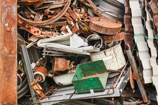 Σωρός Διαφόρων Μεταλλικών Αποβλήτων Πριν Από Την Ανακύκλωση — Φωτογραφία Αρχείου