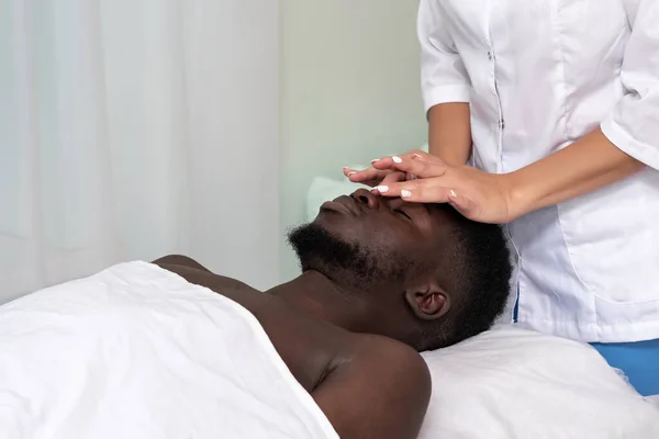 Woman Masseuse Doing Face Head Massage Black Man — Stock Photo, Image