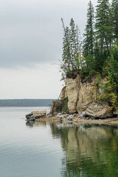 Wooded River Bank Crumbling Marble Cliffs Water Erosion Coastal Rocks — Stock Photo, Image